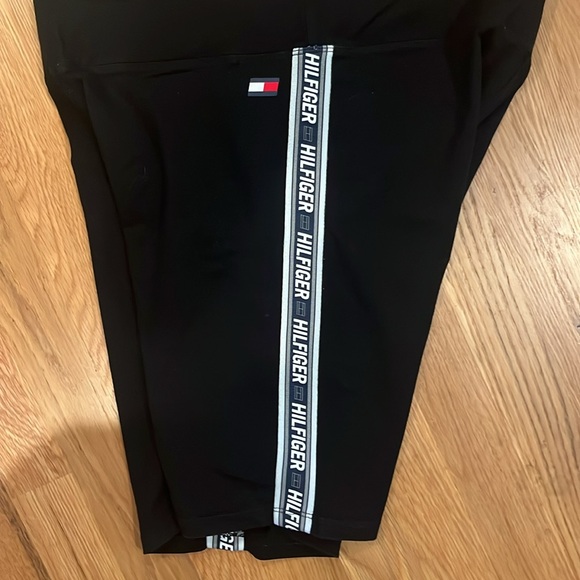 ❤️ 6 for 20 ❤️ Tommy Hilfiger Black Logo Biker Shorts Womens sz L - Picture 4 of 4